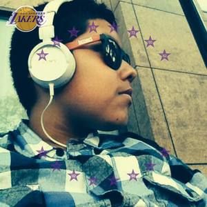 Meet your Posher, Efrain